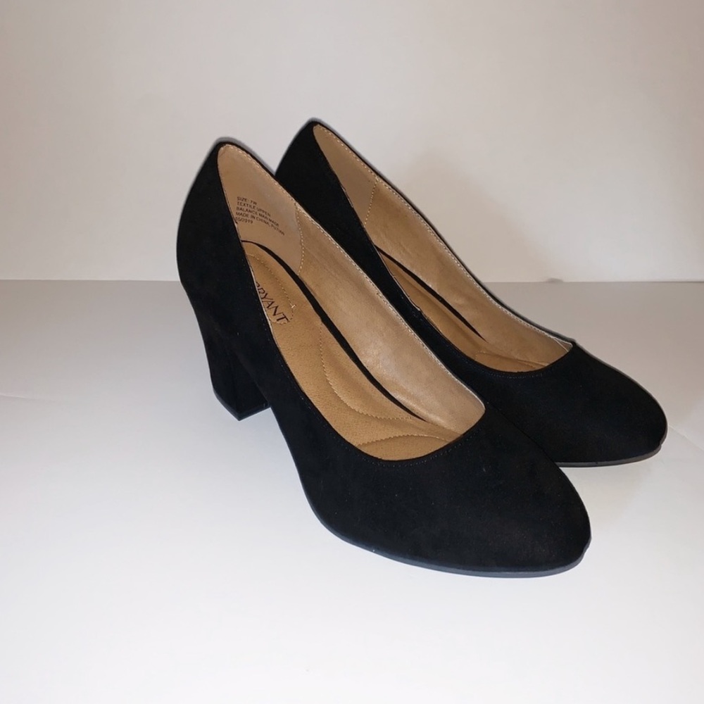 Gorgeous suede heels